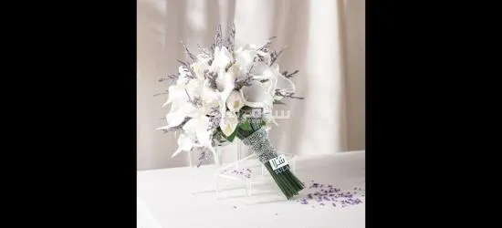 *مسكة ورد صناعي للعرايس بشكل أنيق وعصري*