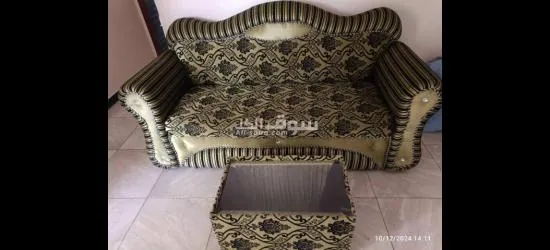 كنب مستخدم نظيف