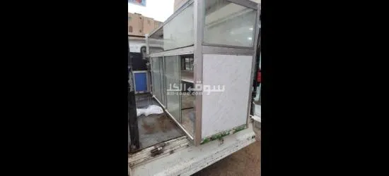 دولاب الومنيوم شبه جديد حاجه وكاله ونظيفه ينفع للبوفيات كما ينفع أيضا البقالات والمطاعم